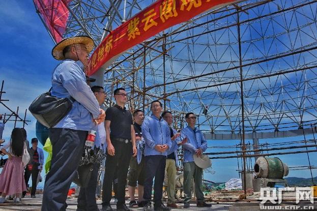 江蘇東鐵鋼結(jié)構(gòu)-青山島項(xiàng)目標(biāo)志性工程紫云閣觀景臺合攏